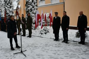 Zdjęcia: osoby uczestniczące w obchodach 160 rocznicy Powstania Styczniowego