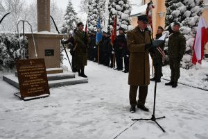 Zdjęcia: osoby uczestniczące w obchodach 160 rocznicy Powstania Styczniowego