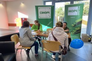 Zdjęcie: Osoby uczestniczące w Lokalnych Targach Pracy