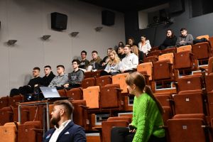 Zdjęcie: Osoby uczestniczące w Lokalnych Targach Pracy