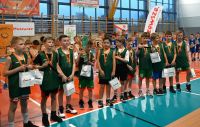 Zdjęcie: młodzi zawodnicy podczas turnieju koszykówki