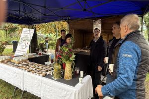 Zdjęcie: osoby uczestniczące w Pikniki Historycznym Ziemi Mszczonowskiej